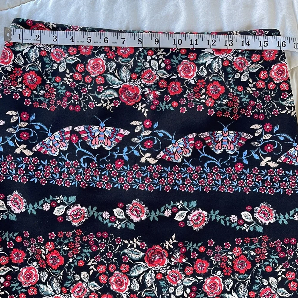 New York &Co 7thAve. MIDI Length Pencil Skirt Dark Floral Size 8 - Picture 7 of 14